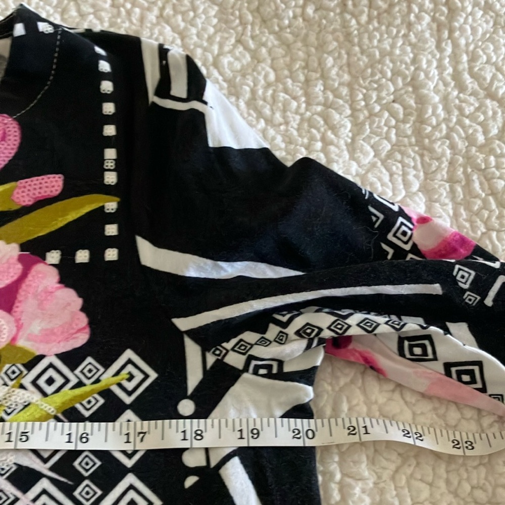 Onque Casuals Black and White Graphic Blouse - Picture 7 of 10
